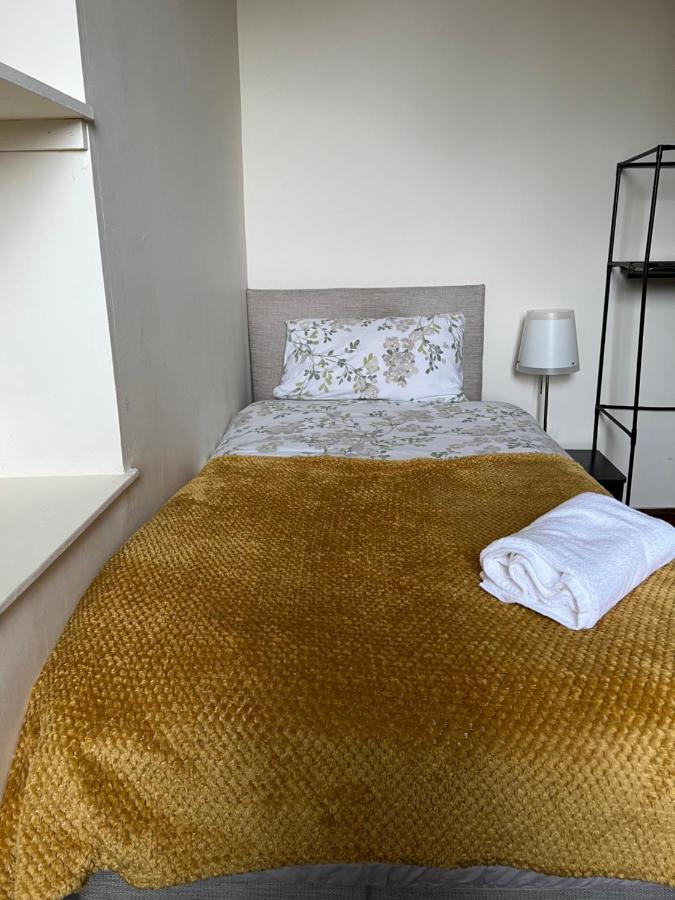 4 Bed Bungalow Near Airport Edimburgo Exterior foto