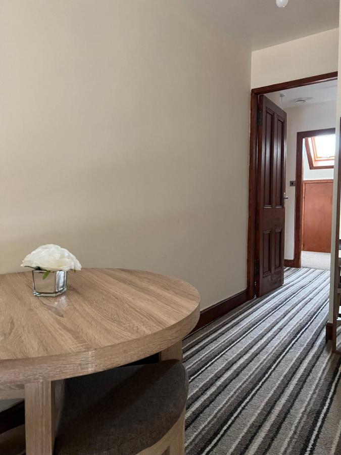 4 Bed Bungalow Near Airport Edimburgo Exterior foto