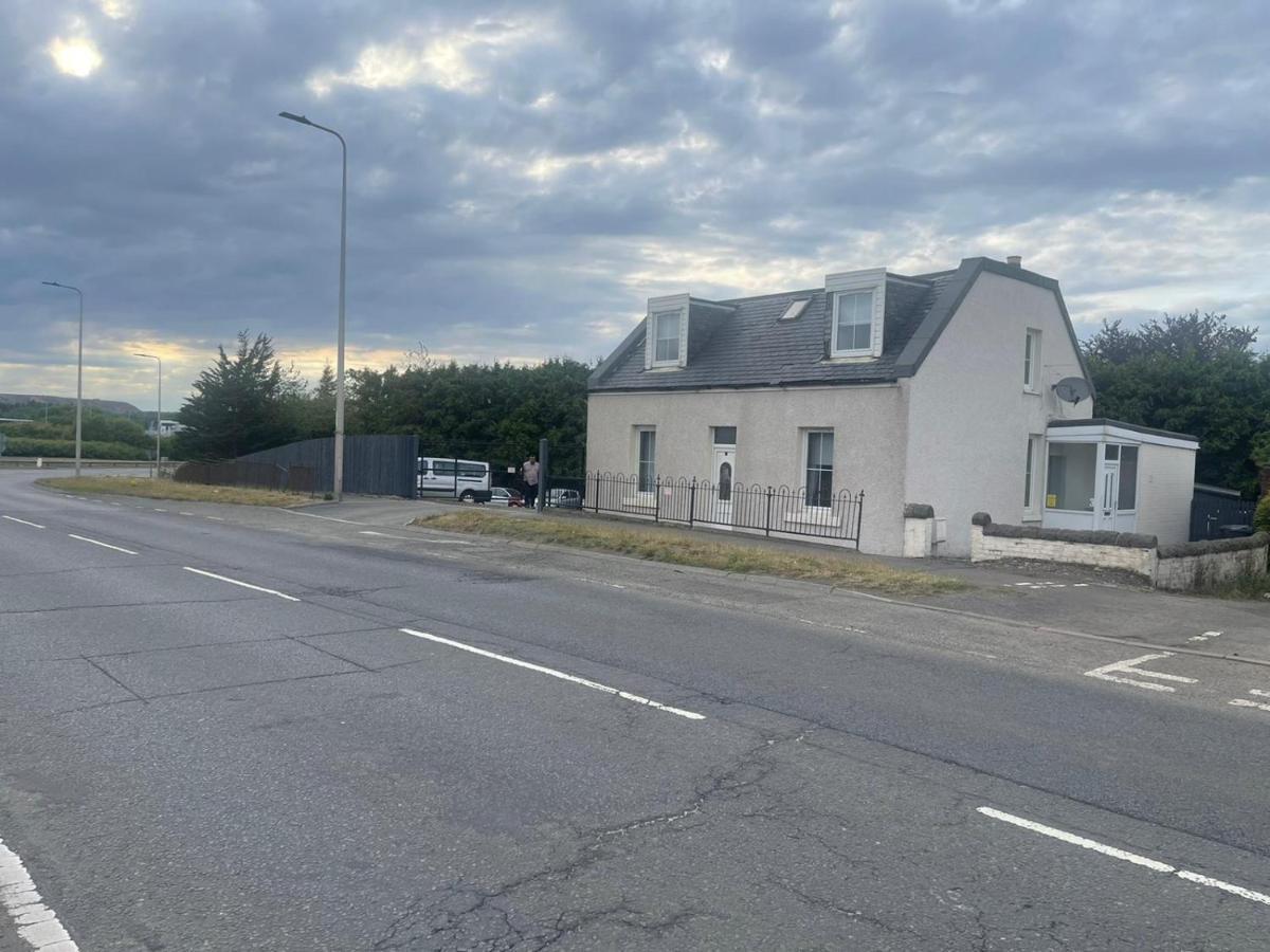 4 Bed Bungalow Near Airport Edimburgo Exterior foto