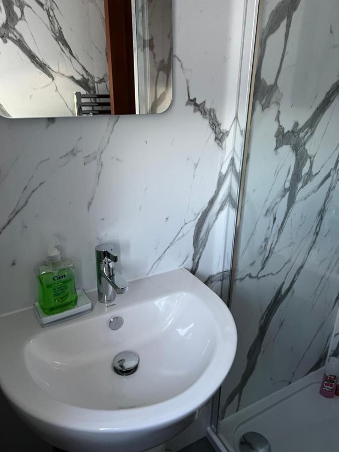 4 Bed Bungalow Near Airport Edimburgo Exterior foto