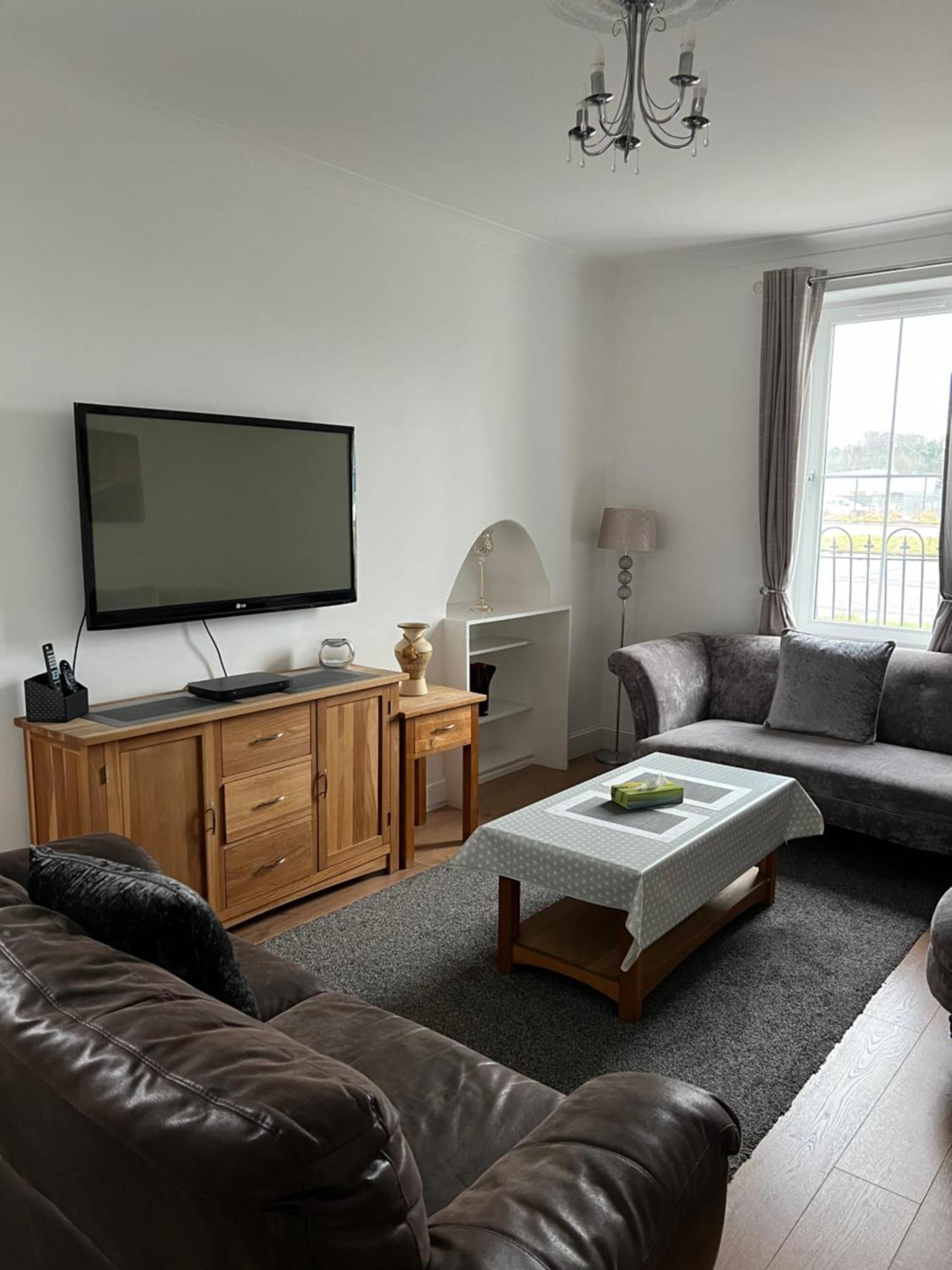 4 Bed Bungalow Near Airport Edimburgo Exterior foto